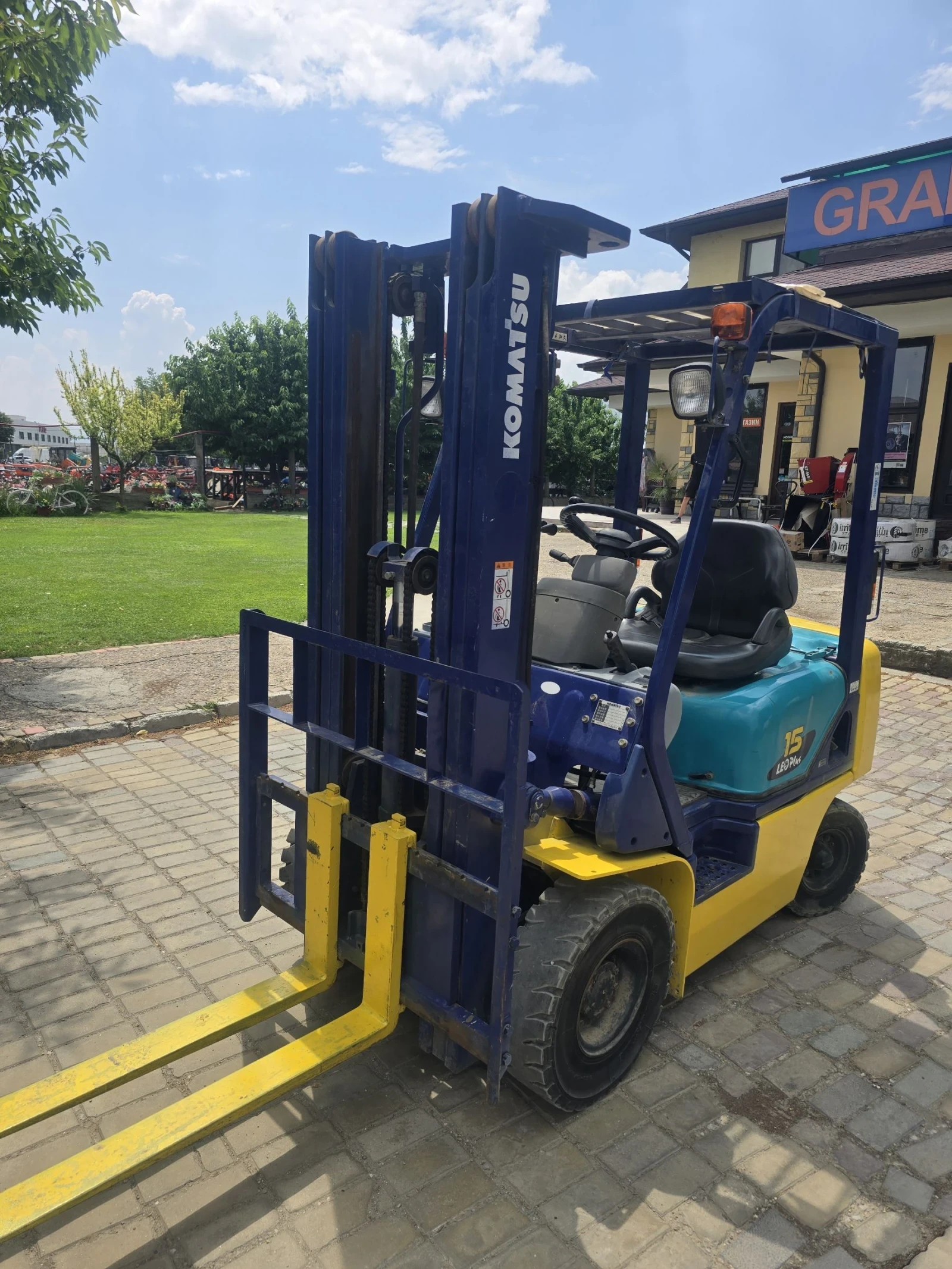 Мотокар Komatsu  Бензинов, вдига на 4.5м, 1.5 тон