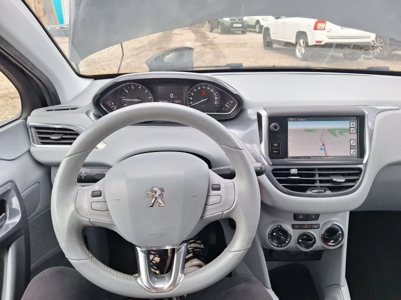 Peugeot 208 1.2vti , снимка 11 - Автомобили и джипове - 43905401