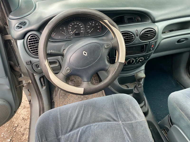 Renault Scenic 2.0, снимка 7 - Автомобили и джипове - 46481780