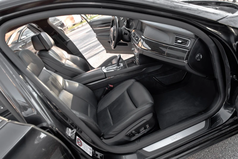 BMW 740 X-drive* Head-up* Вакум* ПОДГРЕВ* ОБДУХ* KeyLess* , снимка 10 - Автомобили и джипове - 52916200