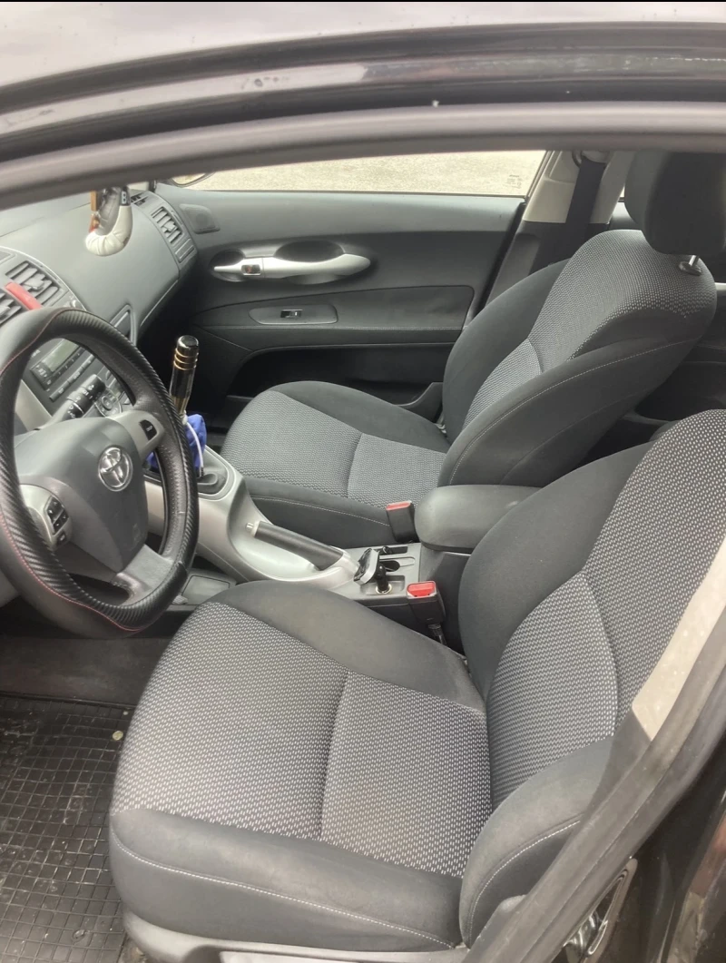 Toyota Auris, снимка 10 - Автомобили и джипове - 53407841