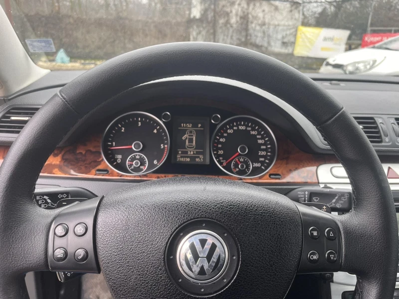 VW Passat 2.0TDI, снимка 12 - Автомобили и джипове - 53456351