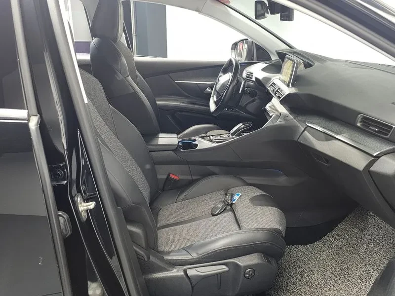 Peugeot 3008 1.6 BlueHDI, снимка 11 - Автомобили и джипове - 54298733