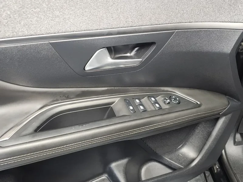 Peugeot 3008 1.6 BlueHDI, снимка 17 - Автомобили и джипове - 54298733