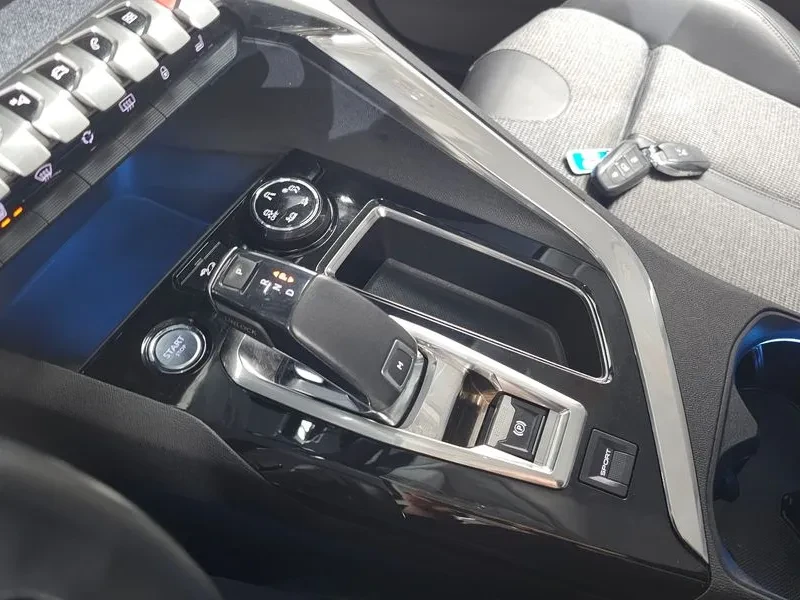 Peugeot 3008 1.6 BlueHDI, снимка 9 - Автомобили и джипове - 54298733