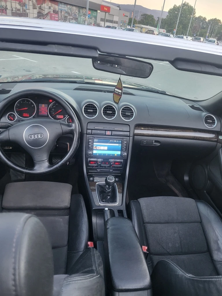 Audi A4 2.4I, снимка 8 - Автомобили и джипове - 55104398