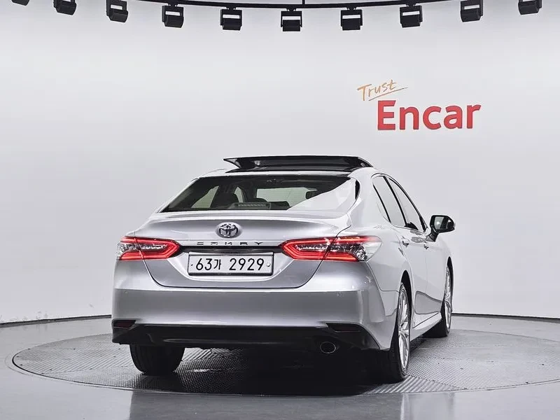 Toyota Camry 2.5 XV70, снимка 4 - Автомобили и джипове - 55559681
