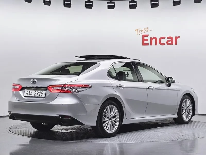 Toyota Camry 2.5 XV70, снимка 2 - Автомобили и джипове - 55559681