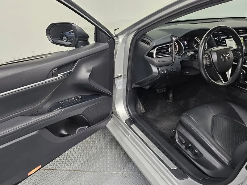 Toyota Camry 2.5 XV70, снимка 10 - Автомобили и джипове - 55559681