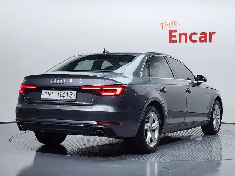 Audi A4 2.0 TFSI Premium - САМО 30% АВАНС, снимка 4 - Автомобили и джипове - 55790142
