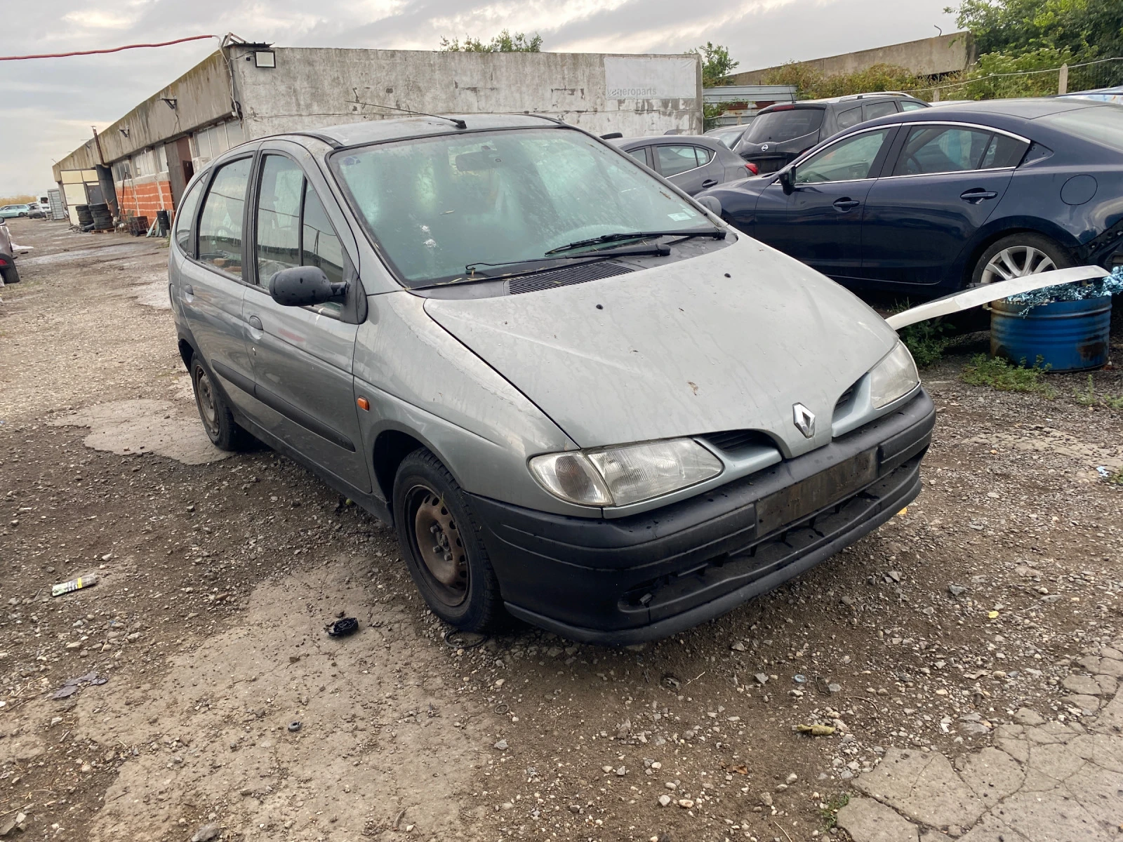 Renault Scenic 2.0 - изображение 3