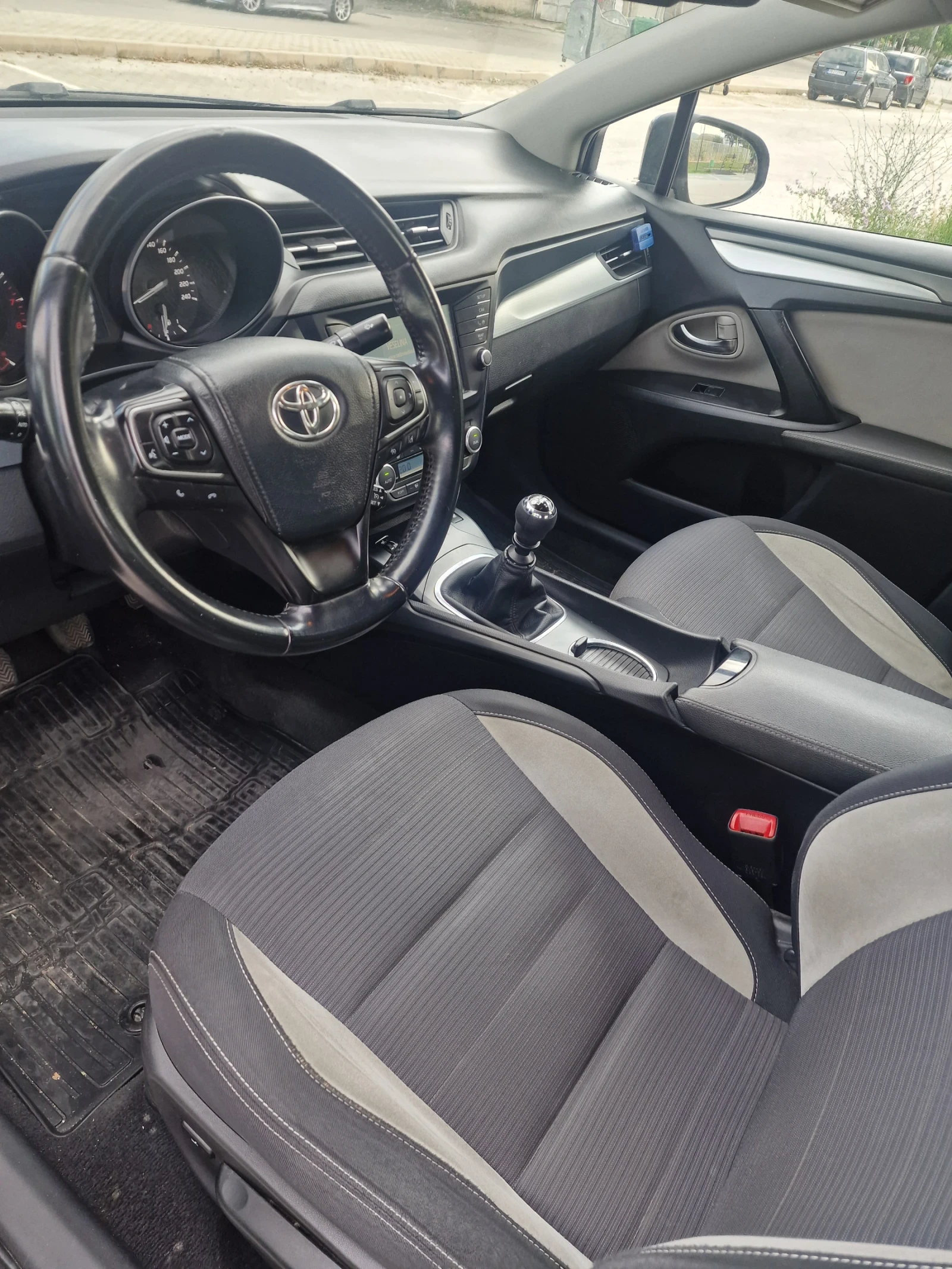 Toyota Avensis  - изображение 5