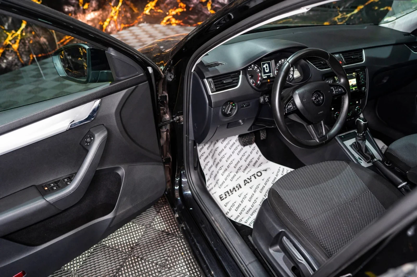 Skoda Octavia 2.0TDI DSG LED NAVI DVD ЛИЗИНГ 100%, снимка 11 - Автомобили и джипове - 54996427