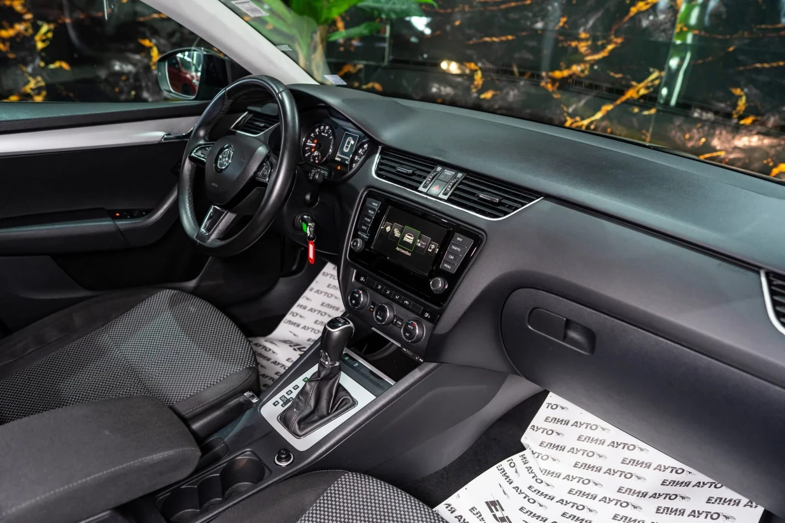 Skoda Octavia 2.0TDI DSG LED NAVI DVD ЛИЗИНГ 100%, снимка 13 - Автомобили и джипове - 54996427