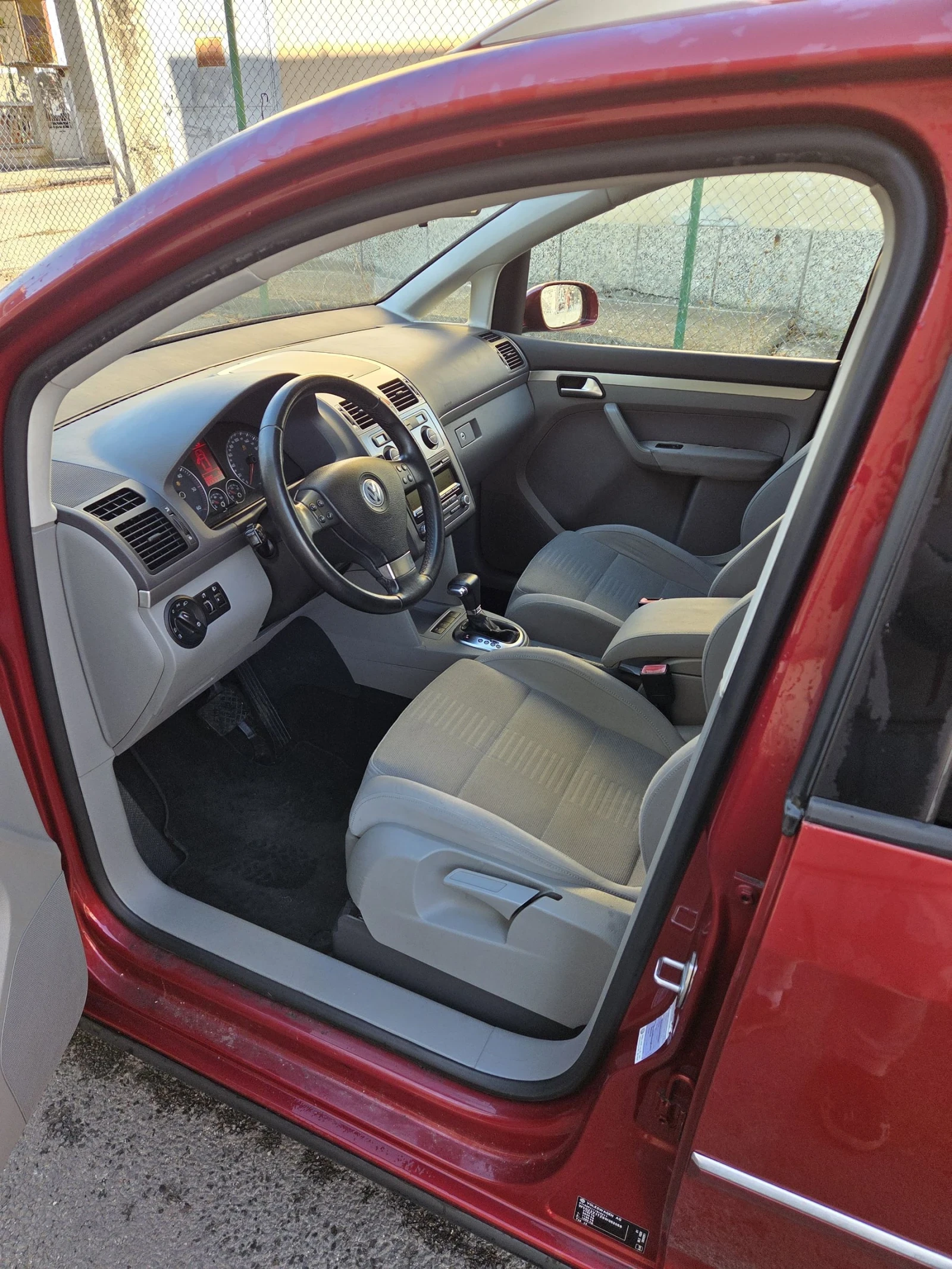 VW Touran 2.0 Tdi Face Line , снимка 5 - Автомобили и джипове - 56643191