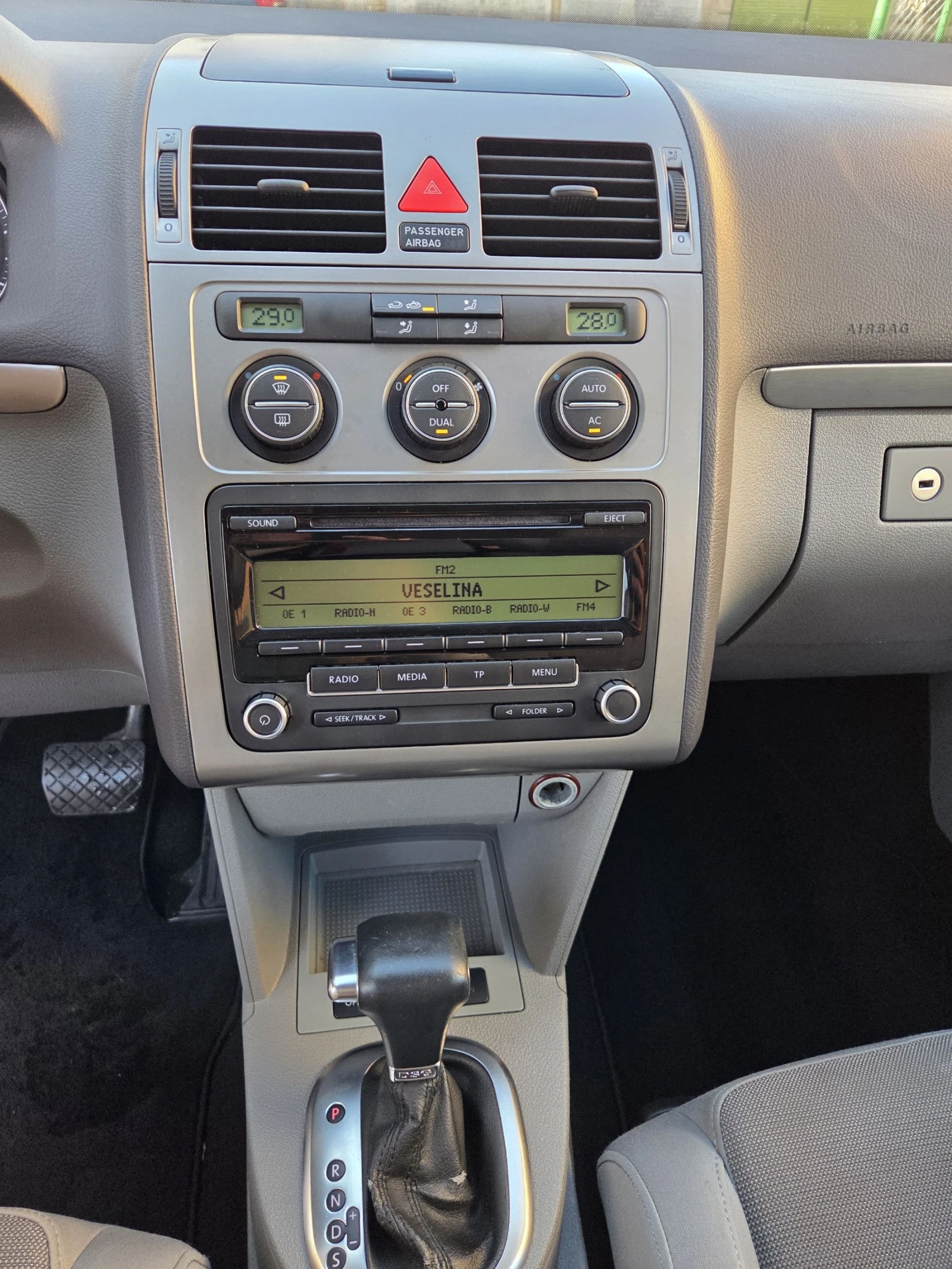 VW Touran 2.0 Tdi Face Line , снимка 7 - Автомобили и джипове - 56643191