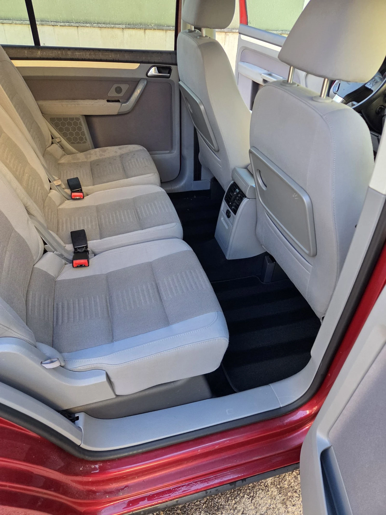 VW Touran 2.0 Tdi Face Line , снимка 9 - Автомобили и джипове - 56643191
