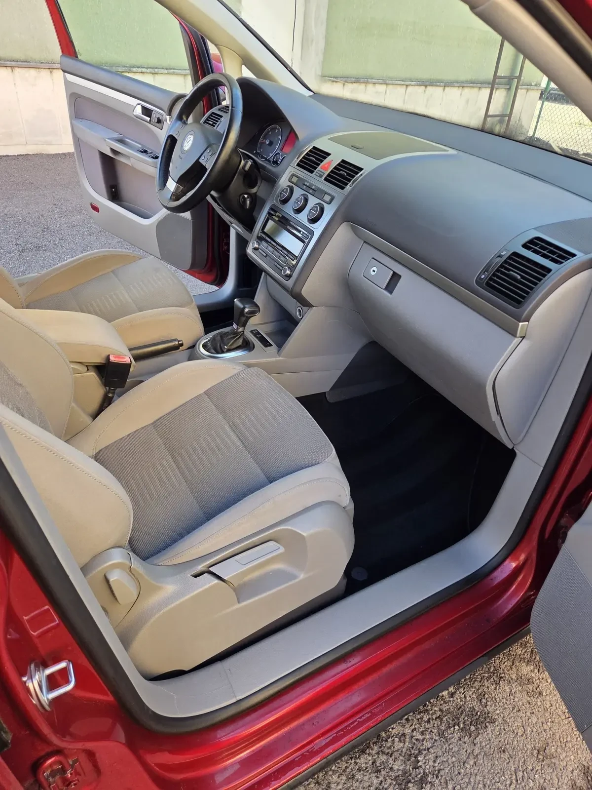 VW Touran 2.0 Tdi Face Line , снимка 8 - Автомобили и джипове - 56643191