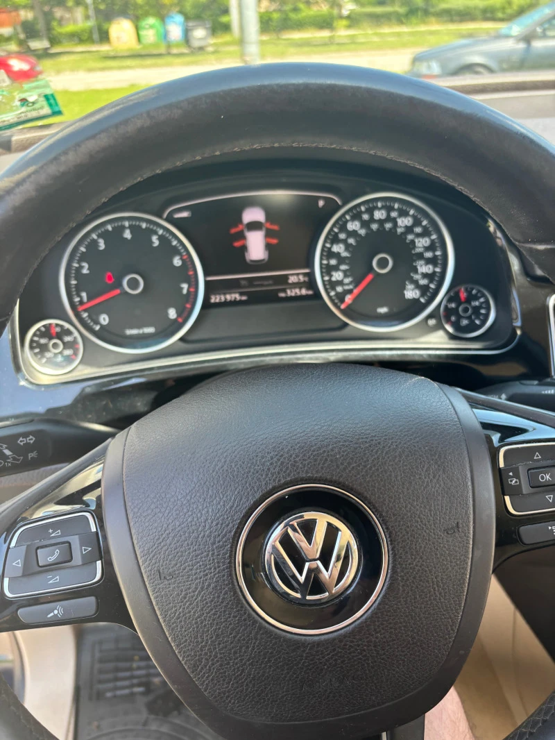 VW Touareg 3.6, снимка 13 - Автомобили и джипове - 47503612