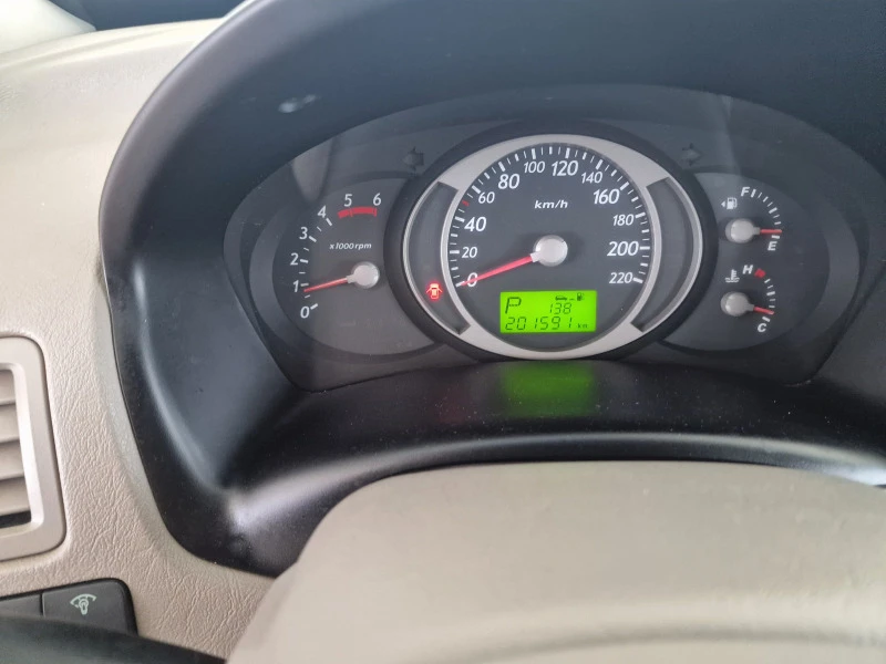 Hyundai Tucson 2.0 112кс 4х4, снимка 14 - Автомобили и джипове - 46354985