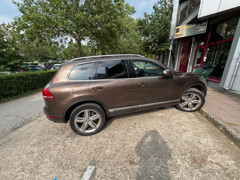 VW Touareg, снимка 3 - Автомобили и джипове - 52567349