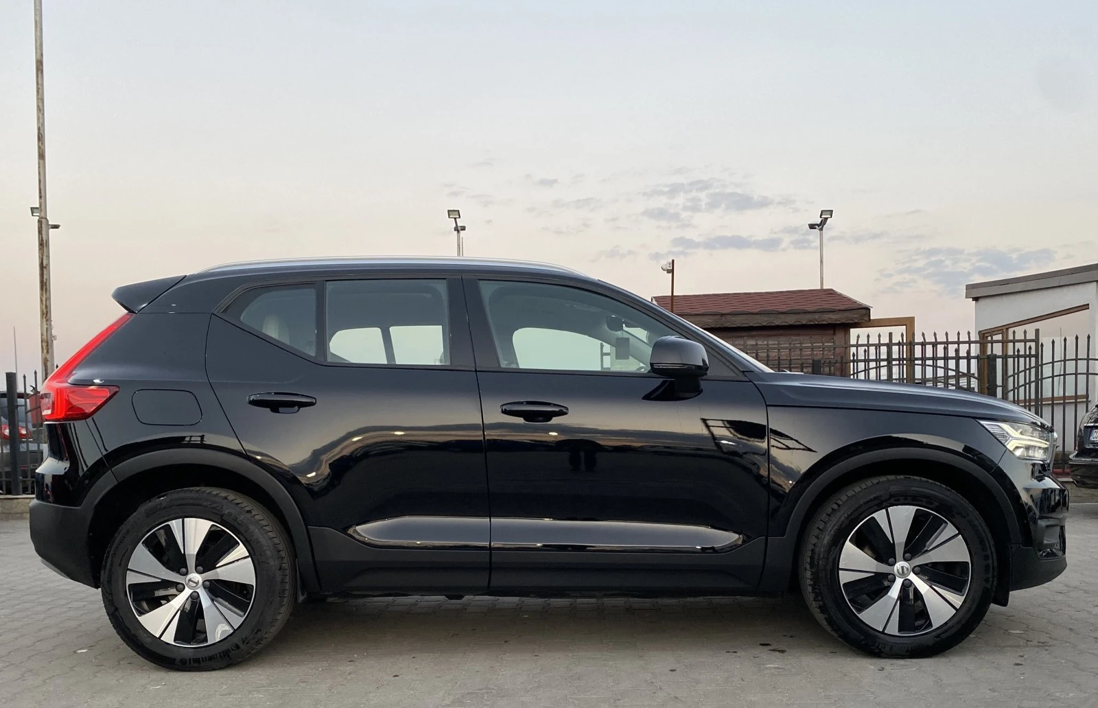 Volvo XC40 2.0D AUTOMATIC EURO 6D - изображение 6