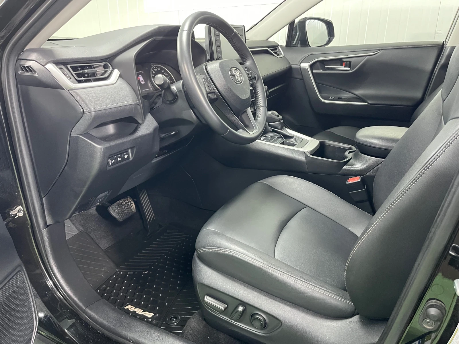 Toyota Rav4 2.5 AWD * 2022* FACELIFT  - изображение 8