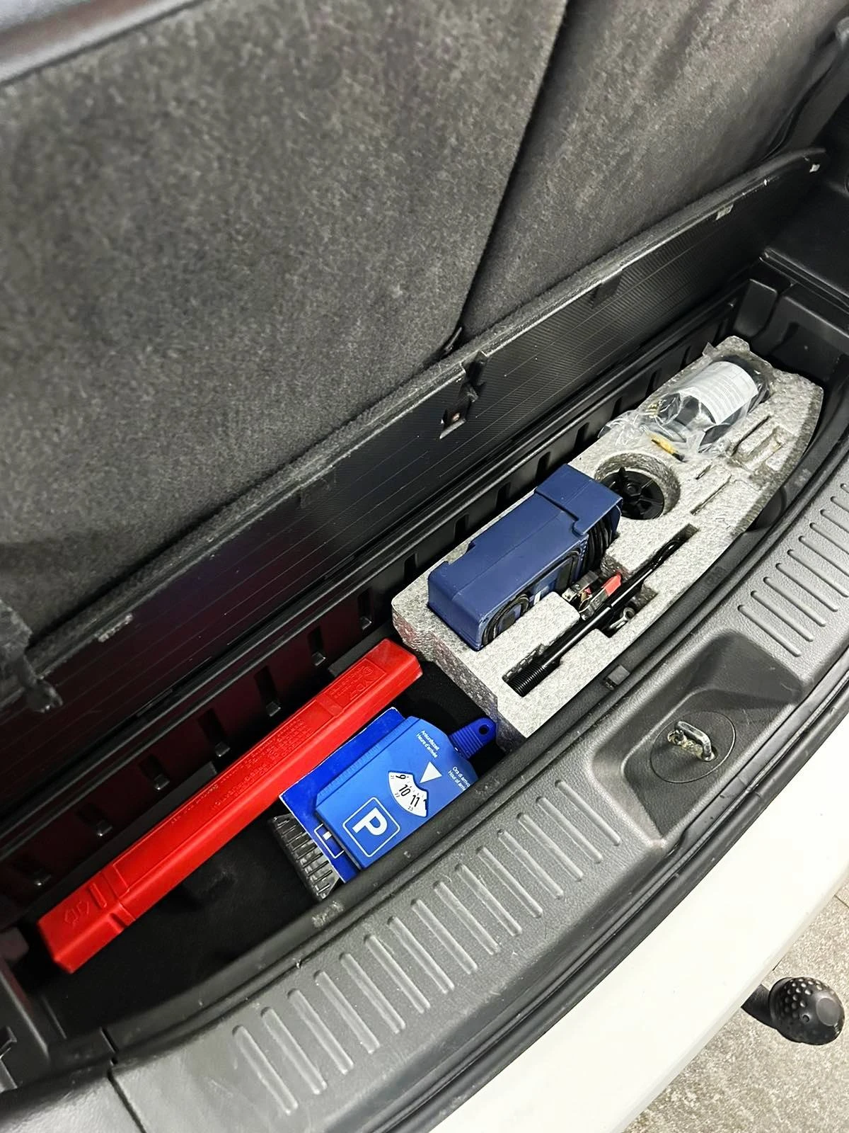 Kia Sorento 2.0 CRDI-SWISS, снимка 9 - Автомобили и джипове - 53735260