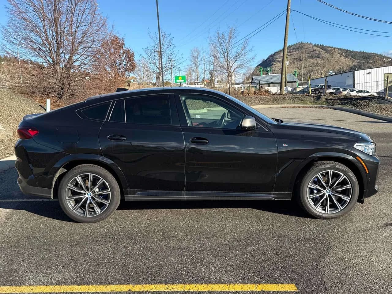 BMW X6 * M50i * CARFAX * LASER * МАСАЖ * ОБДУХВАНЕ * HK, снимка 3 - Автомобили и джипове - 53755726