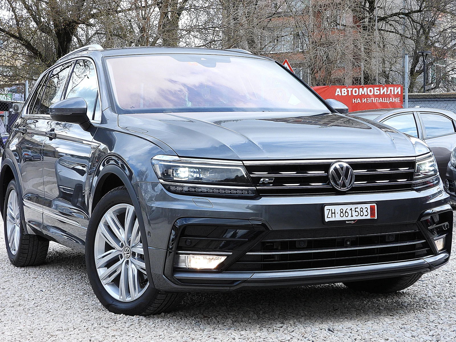 VW Tiguan 2.0ШВЕЙЦАРИЯ= R-line/ДИСТРОНИК/КОЖА/LANE ASSIST, снимка 3 - Автомобили и джипове - 54010424