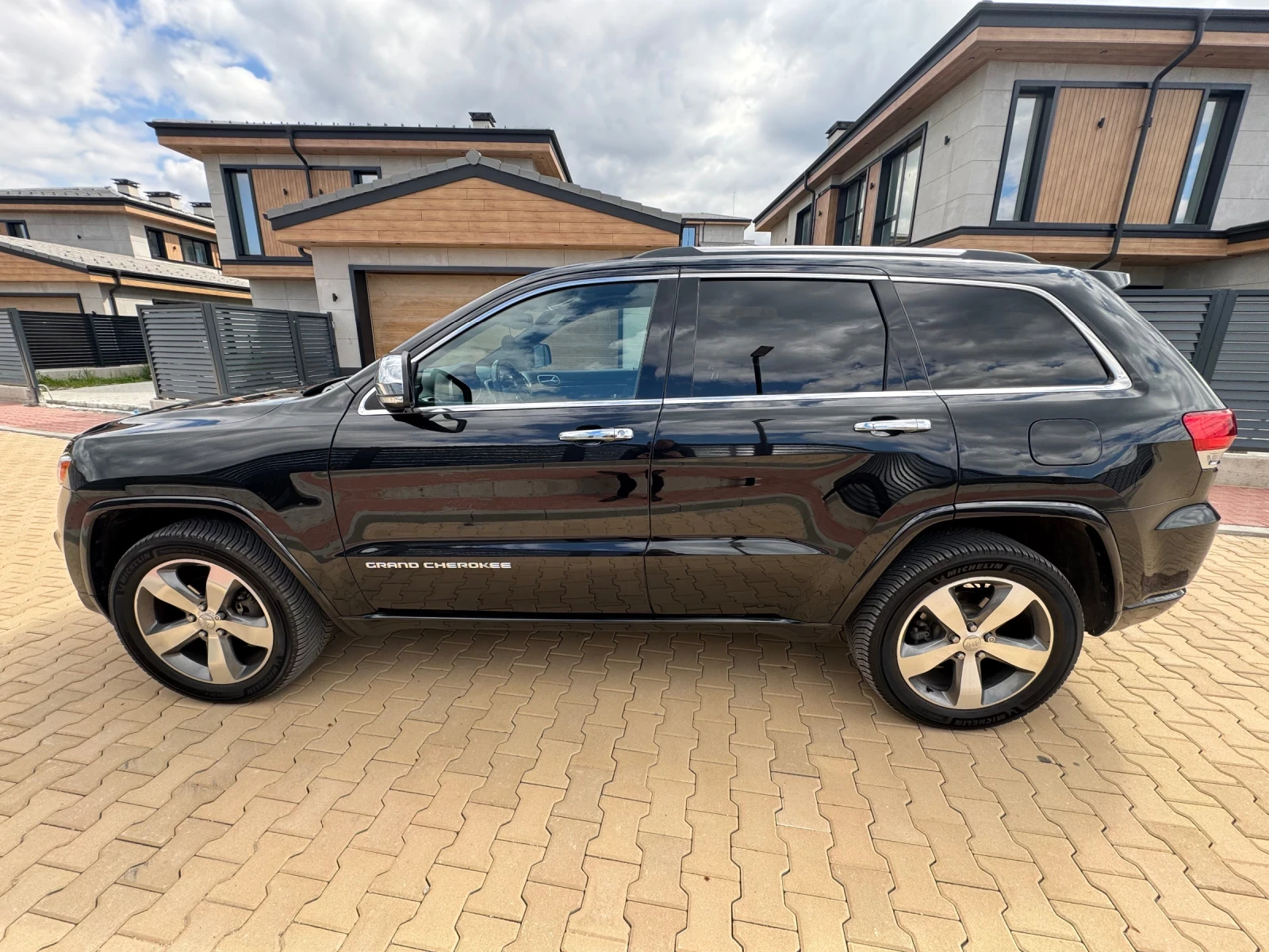Jeep Grand cherokee 3.6 Overland , снимка 4 - Автомобили и джипове - 54486392