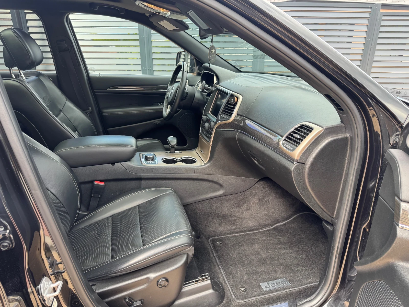 Jeep Grand cherokee 3.6 Overland , снимка 9 - Автомобили и джипове - 54486392