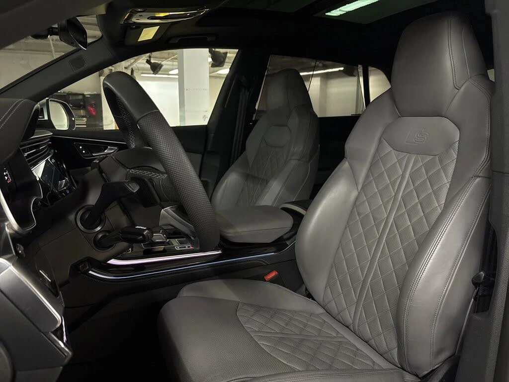 Audi SQ8 4.0T* BANG&OLUFSEN* ПАНО* ОБДУХ* 360* КРАЙНА ЦЕНА, снимка 10 - Автомобили и джипове - 55854572