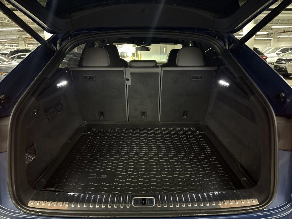 Audi SQ8 4.0T* BANG&OLUFSEN* ПАНО* ОБДУХ* 360* КРАЙНА ЦЕНА, снимка 9 - Автомобили и джипове - 55854572