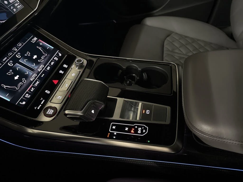 Audi SQ8 4.0T* BANG&OLUFSEN* ПАНО* ОБДУХ* 360* КРАЙНА ЦЕНА, снимка 15 - Автомобили и джипове - 55854572