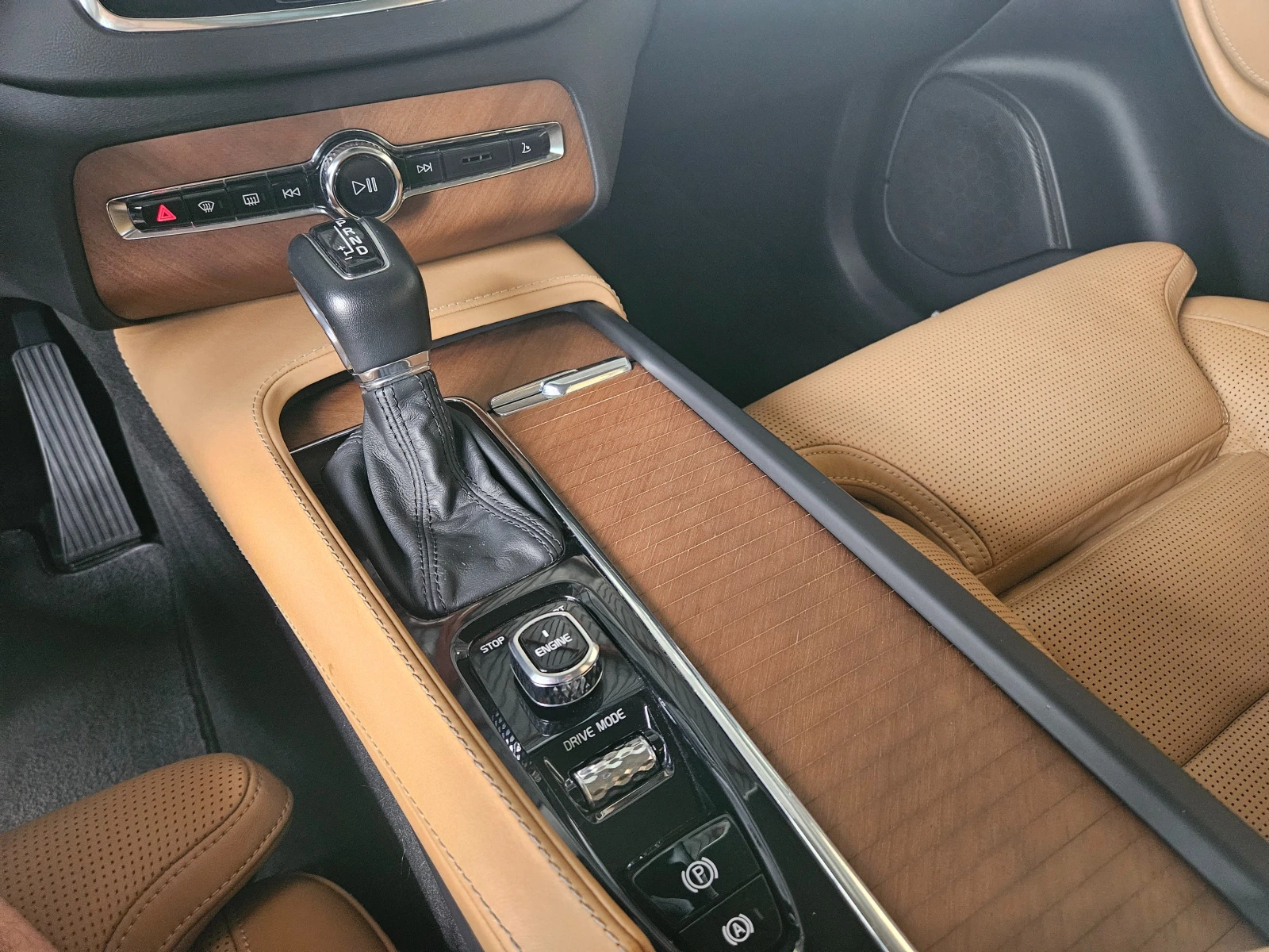 Volvo Xc90 INSCRIPTION, снимка 12 - Автомобили и джипове - 55973662