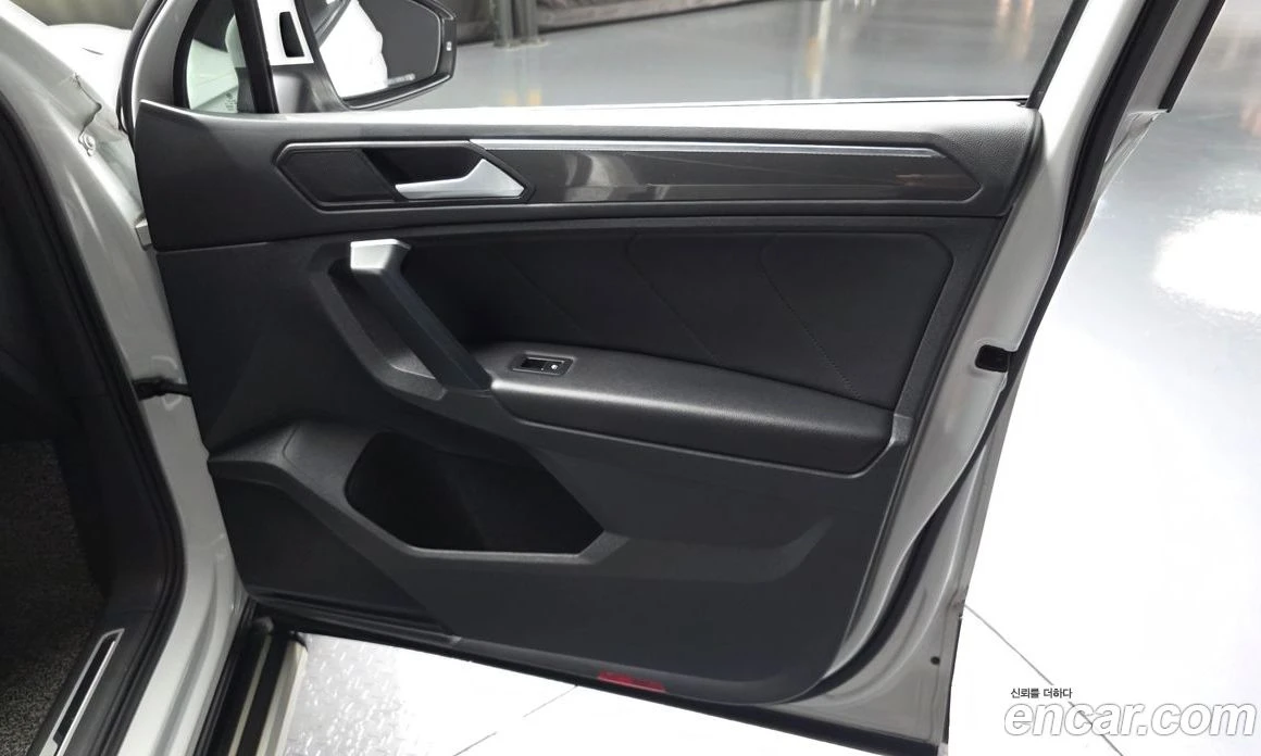 VW Tiguan 2.0 TDI Prestige, снимка 14 - Автомобили и джипове - 56122208