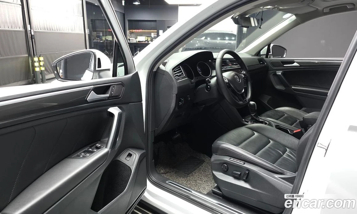 VW Tiguan 2.0 TDI Prestige, снимка 13 - Автомобили и джипове - 56122208