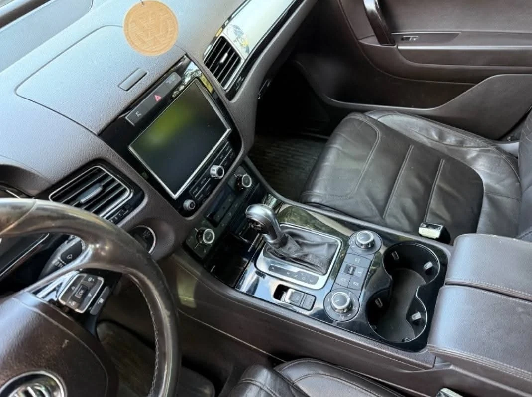 VW Touareg 3.0d r-line, снимка 7 - Автомобили и джипове - 56514077