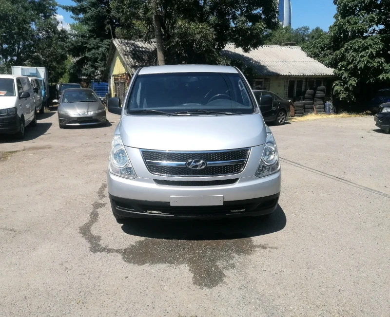 Hyundai H1 2.5d 170 к.с. 6 места, снимка 2 - Бусове и автобуси - 51004264