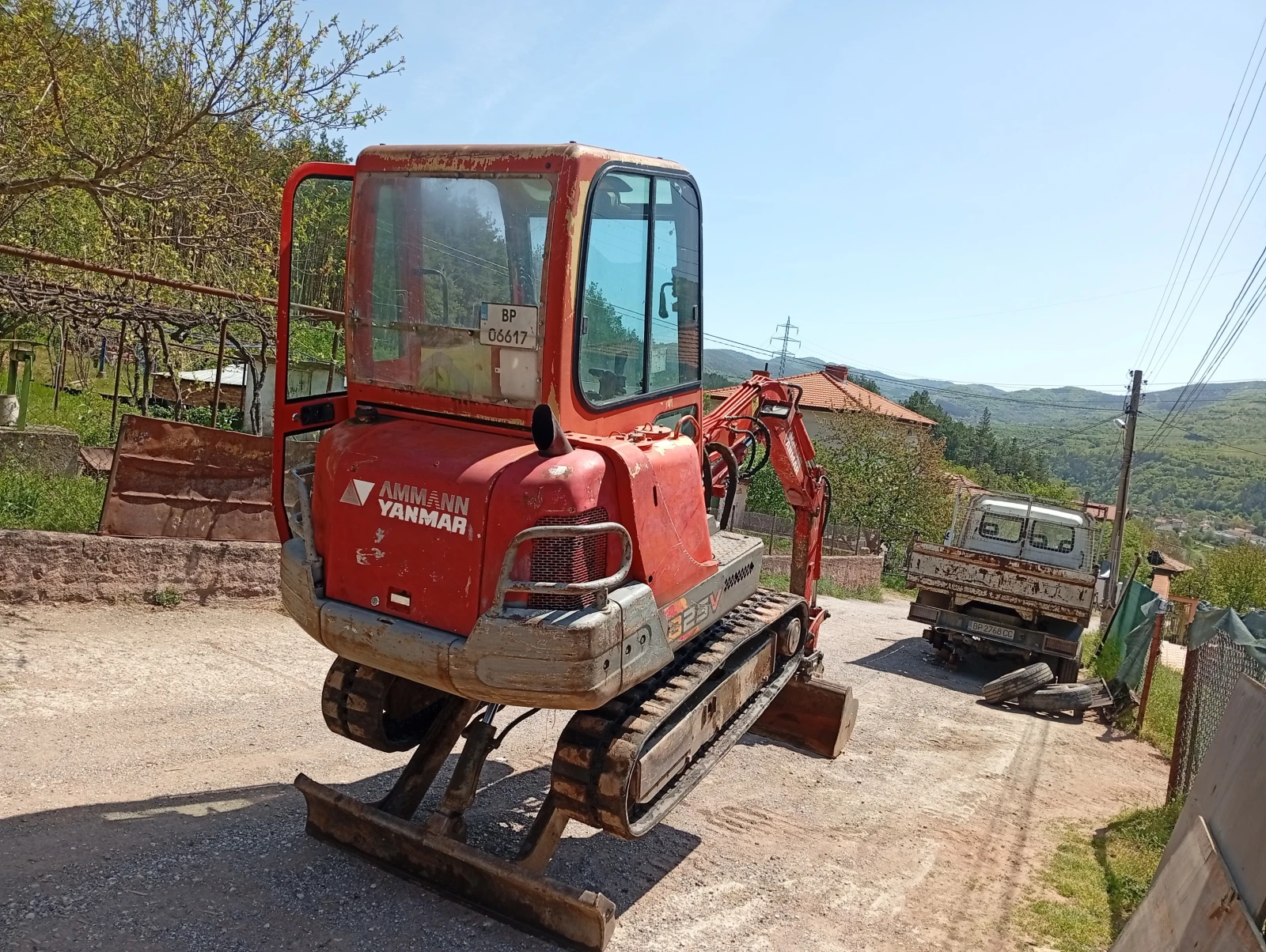 Багер Yanmar B25V