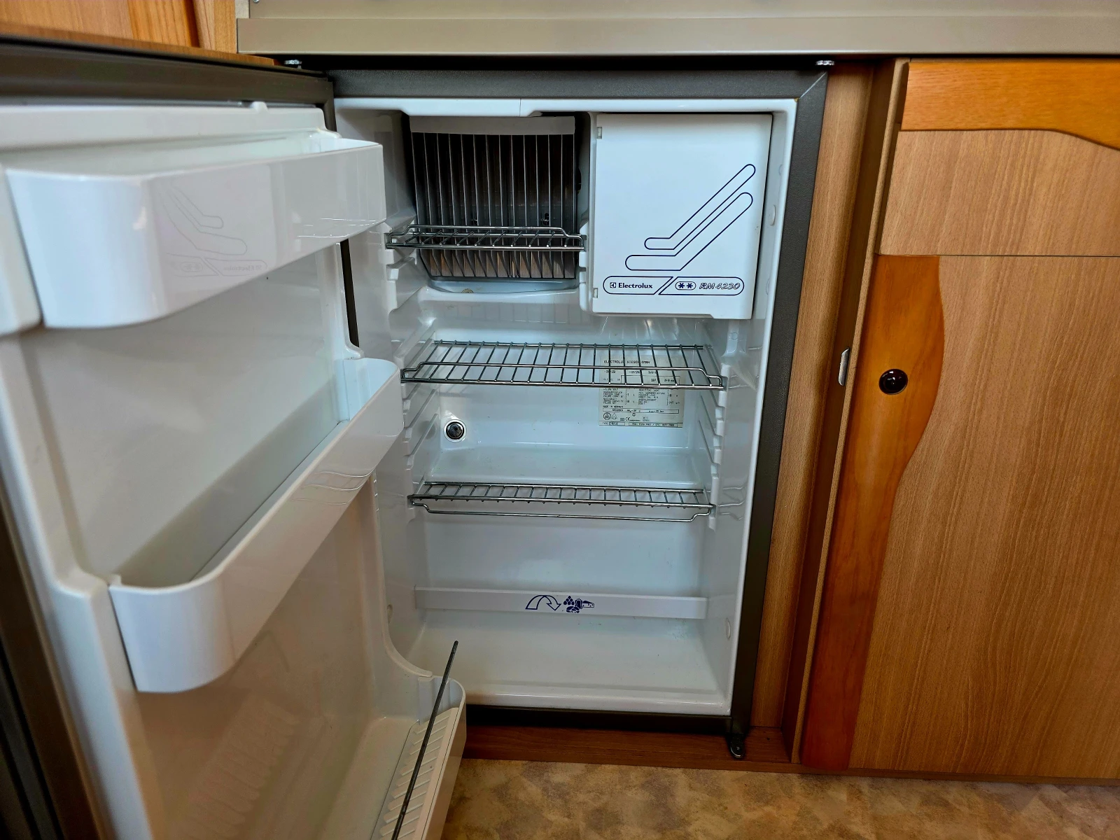 Каравана Adria ! ! ! B 502 UL ! ! ! КЛИМАТИК ! ! !, снимка 15 - Каравани и кемпери - 53758843