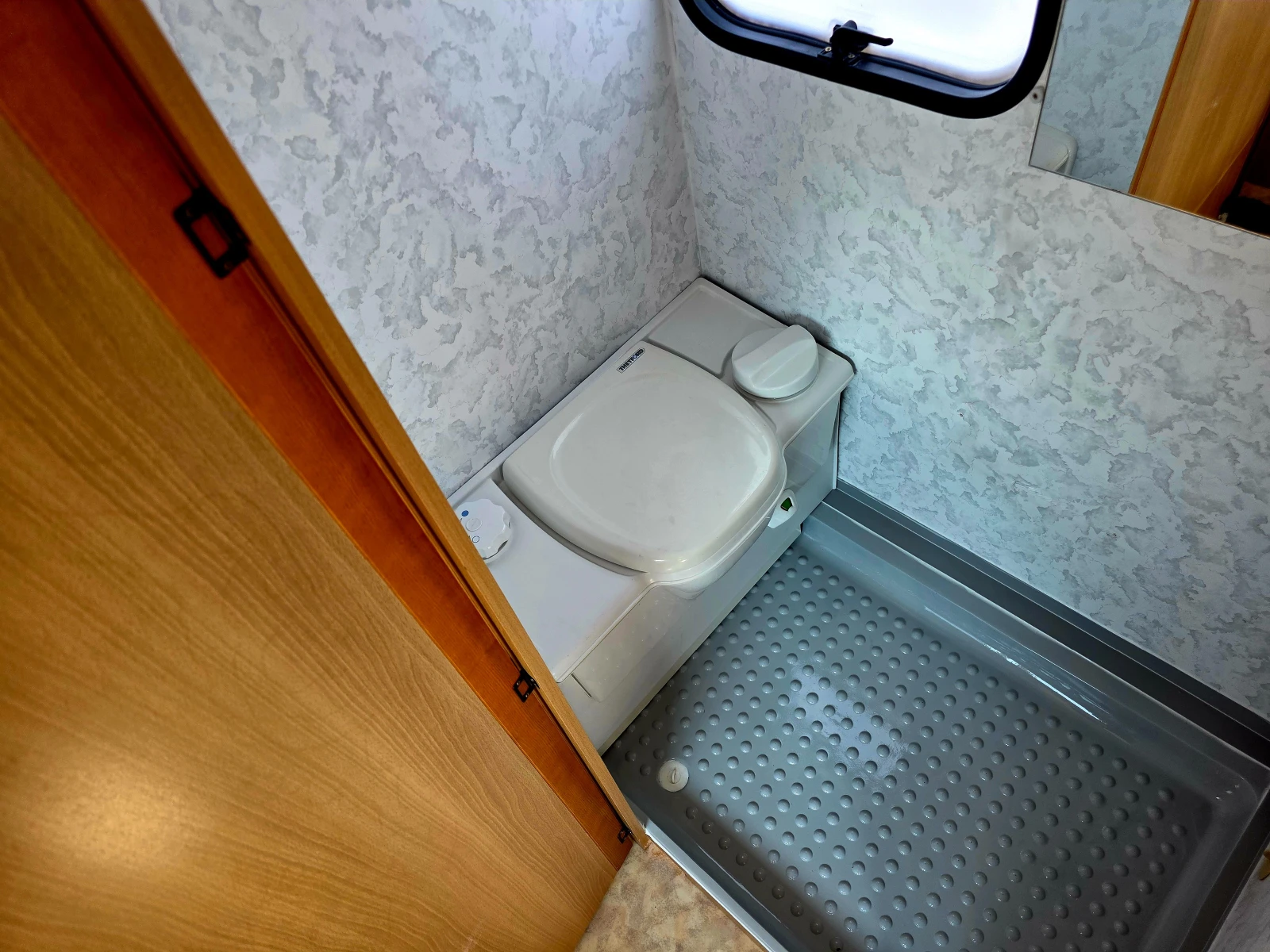 Каравана Adria ! ! ! B 502 UL ! ! ! КЛИМАТИК ! ! !, снимка 16 - Каравани и кемпери - 53758843