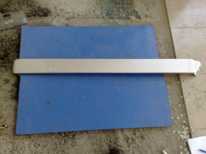 Задна лява лайсна за Мерцедес Вито (под стъкло)