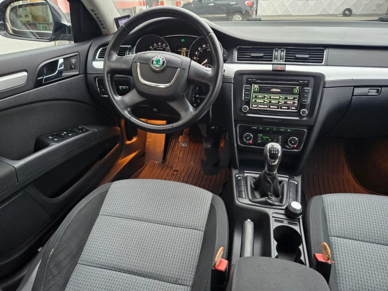 Skoda Superb 2.0TDI, снимка 13 - Автомобили и джипове - 43118367