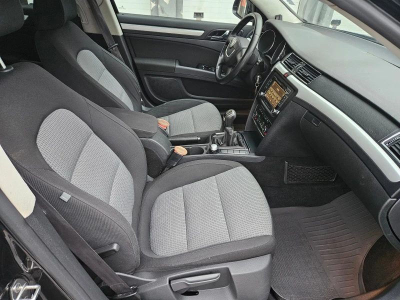 Skoda Superb 2.0TDI, снимка 15 - Автомобили и джипове - 43118367