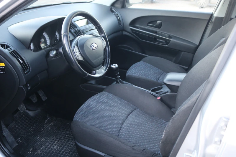 Kia Ceed 1.6 16V, снимка 5 - Автомобили и джипове - 44014241