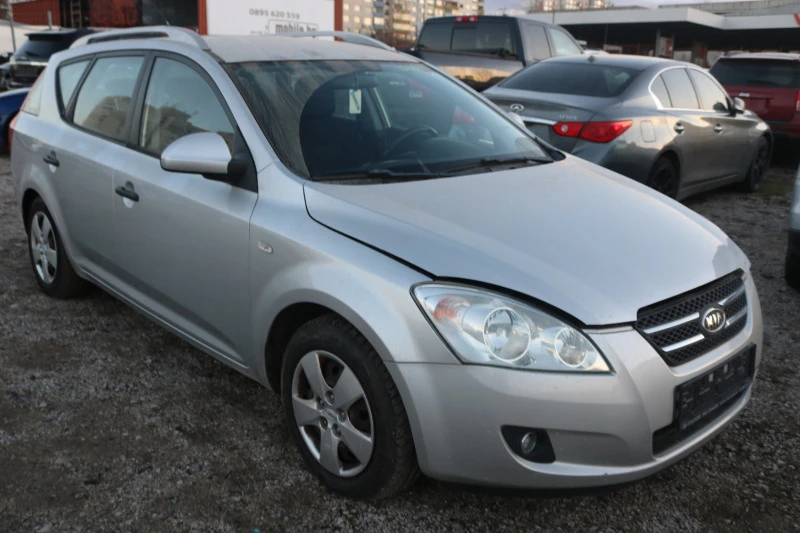 Kia Ceed 1.6 16V, снимка 2 - Автомобили и джипове - 44014241