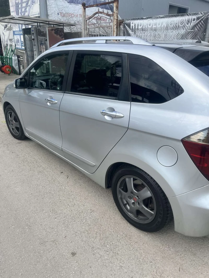 Honda Fr-v, снимка 2 - Автомобили и джипове - 47516123