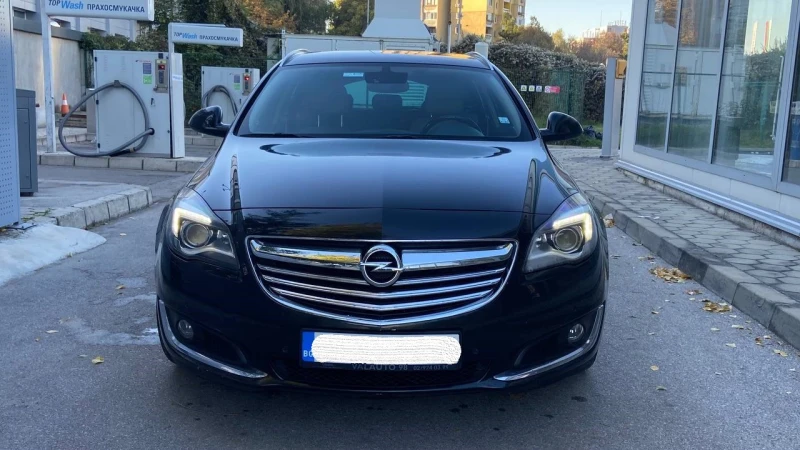 Opel Insignia Sports Tourer, снимка 2 - Автомобили и джипове - 47679781